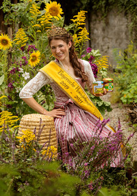 bayerische Honigkönigin Katharina Gegg bayerische Honigkönigin Katharina Gegg